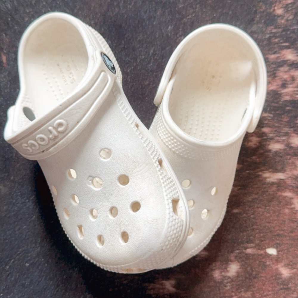 Girls crocs